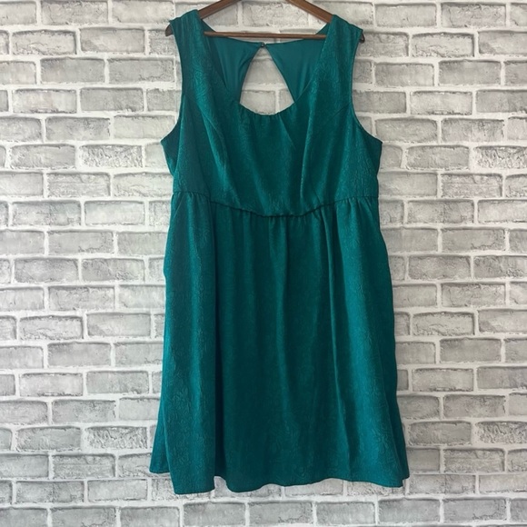 torrid | Dresses | Torrid Hot Emerald Green Midi Dress With Back  Openingsleeveless Pockets Size 8 | Poshmark